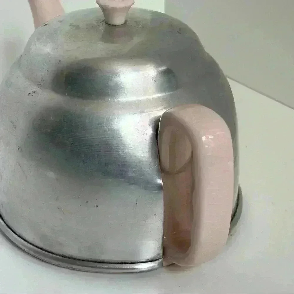 1940s  made in Japan pink ceramic teapot with insulated metal cozy - Picture 3 of 10
